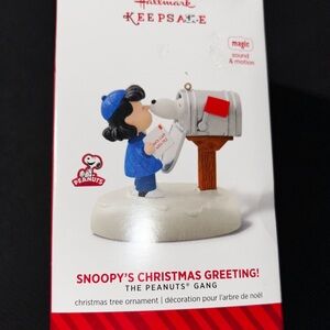 2014 Hallmark Keepsake Magic Ornament Snoopy's Christmas Greeting Peanuts Gang